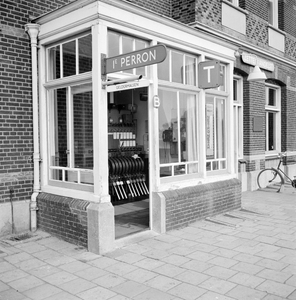 859294 Afbeelding van Post T in het N.S.-station Zetten-Andelst te Zetten.